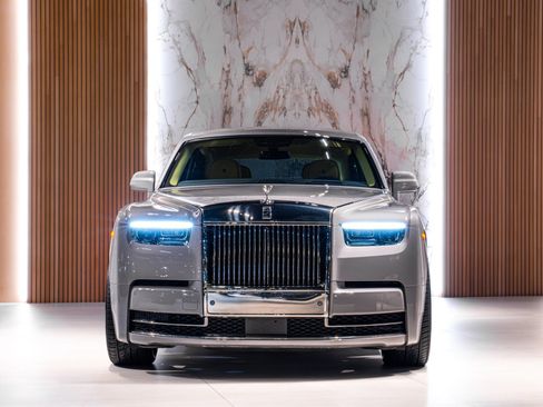 Used 2024 Rolls-Royce Phantom image 2