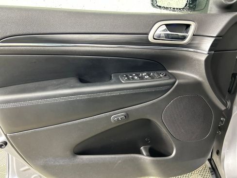 Used 2020 Jeep Grand Cherokee Limited w/ Luxury Group II image 11