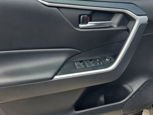 Used 2024 Toyota RAV4 XLE FWD image 21
