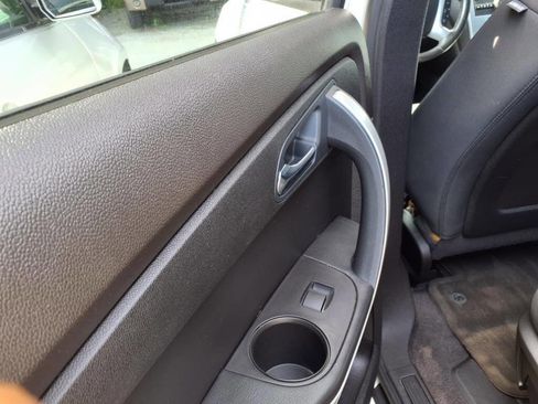 Used 2011 GMC Acadia SLE image 6