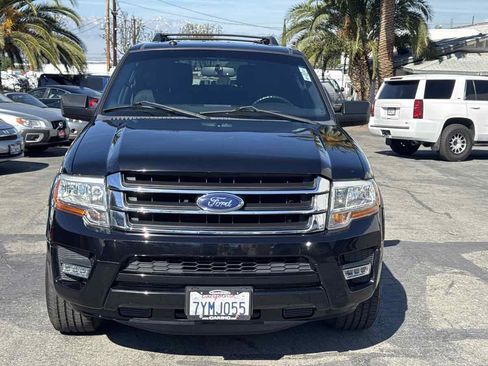 Used 2017 Ford Expedition XLT image 2
