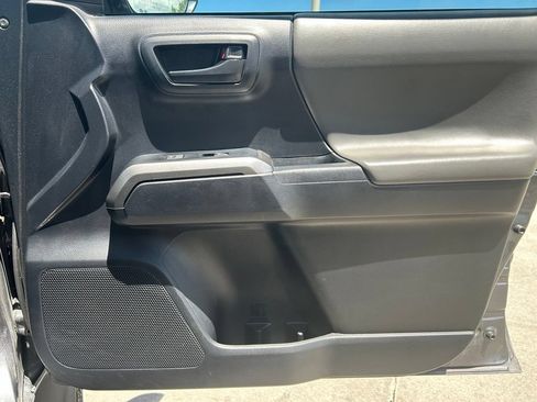 Used 2019 Toyota Tacoma SR5 AWD/4WD image 29
