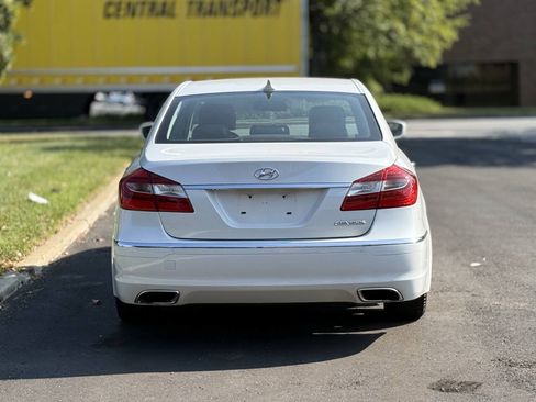 Used 2013 Hyundai Genesis 3.8 RWD image 5