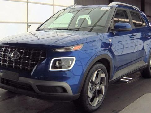 Used 2025 Hyundai Venue Limited image 1