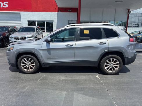 Used 2019 Jeep Cherokee Latitude w/ Popular Appearance Group FWD image 3