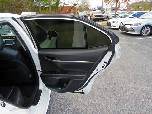 Used 2018 Toyota Camry SE image 18