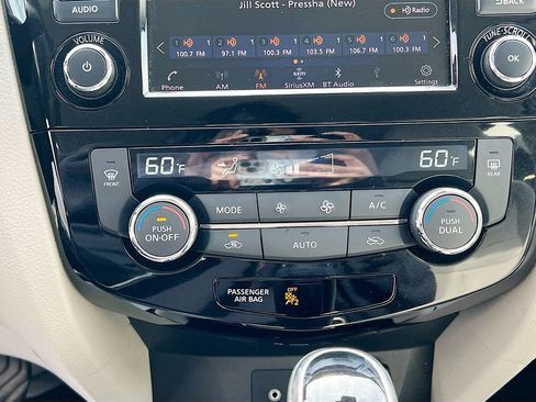 Used 2022 Nissan Rogue Sport SL image 12