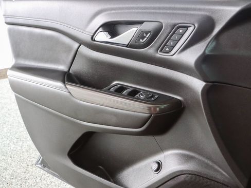 Used 2022 GMC Acadia SLT w/ Technology Package FWD image 22