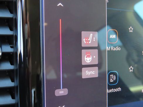 Used 2023 Chrysler Pacifica Touring-L image 9