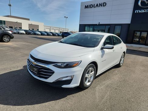 Used 2024 Chevrolet Malibu LT image 3