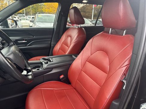 Used 2024 Toyota Grand Highlander AWD Hybrid image 16