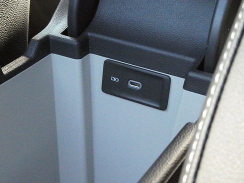 New 2025 Volkswagen Jetta SE image 18