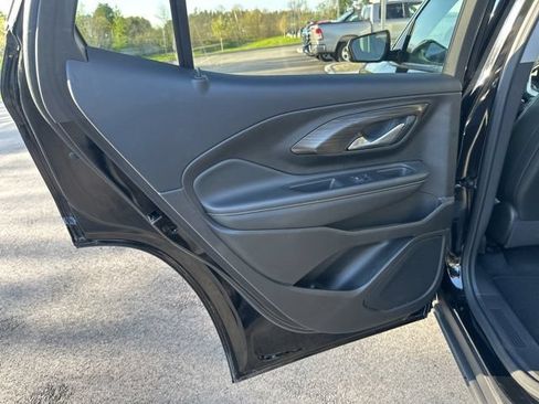 Used 2024 GMC Terrain SLT AWD/4WD image 16