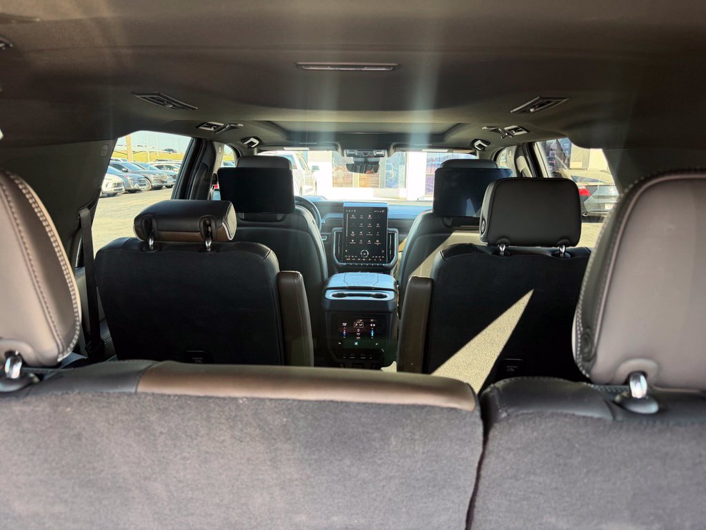 Used 2025 GMC Yukon XL Denali Ultimate AWD/4WD image 16