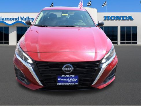 Used 2024 Nissan Altima 2.5 SV FWD image 2