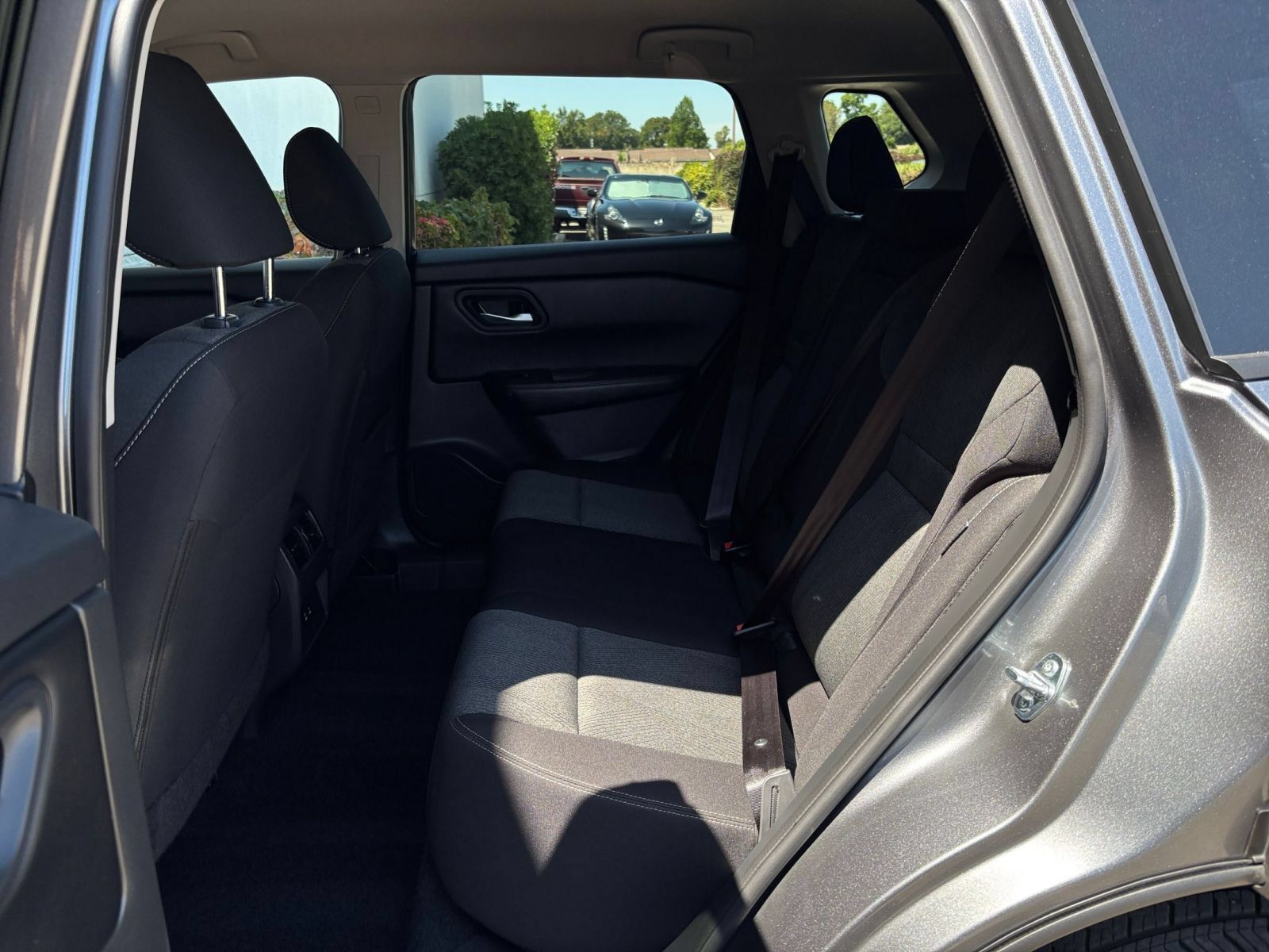 Used 2025 Nissan Rogue SV FWD image 27