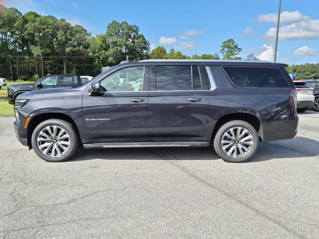 Used 2025 Chevrolet Suburban High Country AWD/4WD image 7