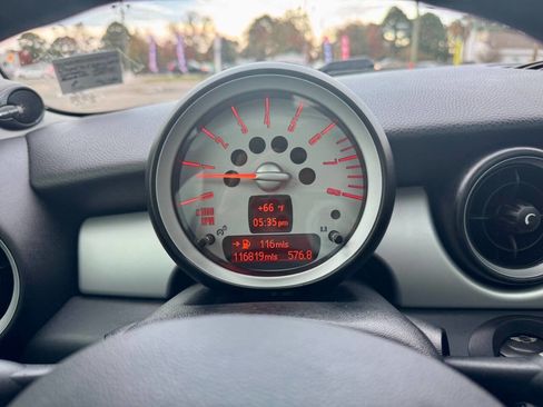 Used 2010 MINI Cooper Hardtop image 15