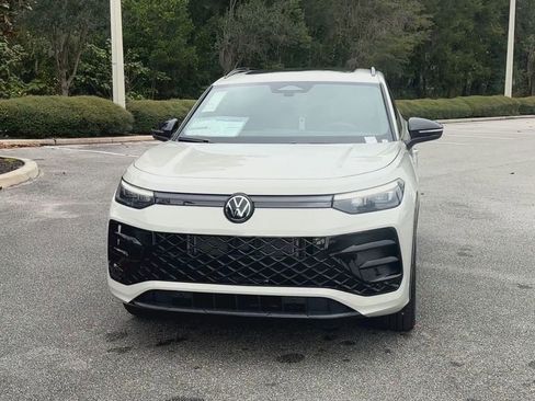 New 2026 Volkswagen Tiguan SE R-Line image 3