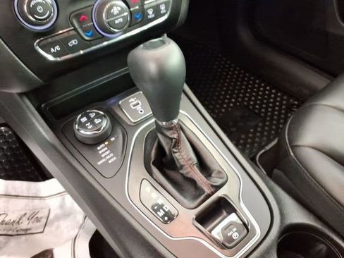 Used 2019 Jeep Cherokee Trailhawk w/ Cold Weather Group image 21