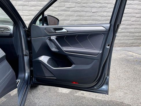 Certified 2023 Volkswagen Tiguan SE R-Line FWD image 23