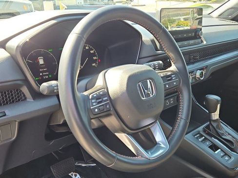 Used 2025 Honda CR-V Sport image 11
