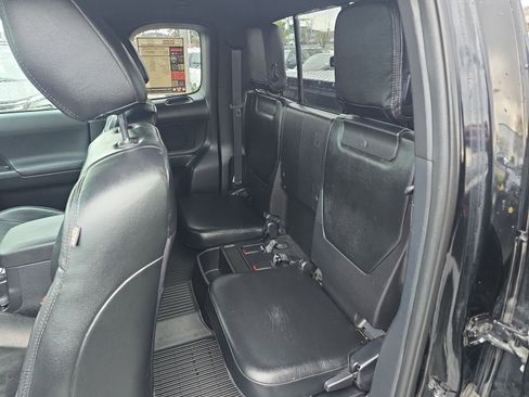 Used 2019 Toyota Tacoma TRD Off-Road image 25