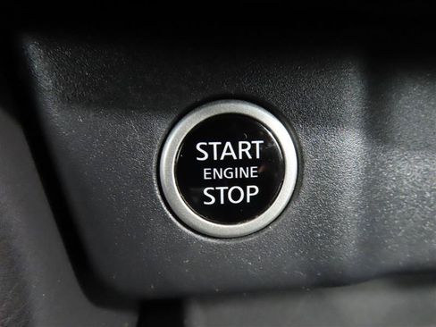 Used 2023 Nissan Rogue SV AWD/4WD image 18