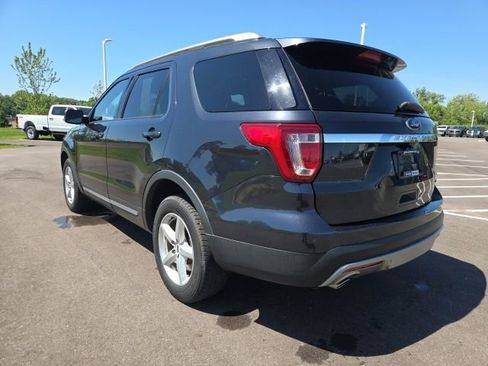 Used 2017 Ford Explorer XLT w/ Equipment Group 202A AWD/4WD image 15
