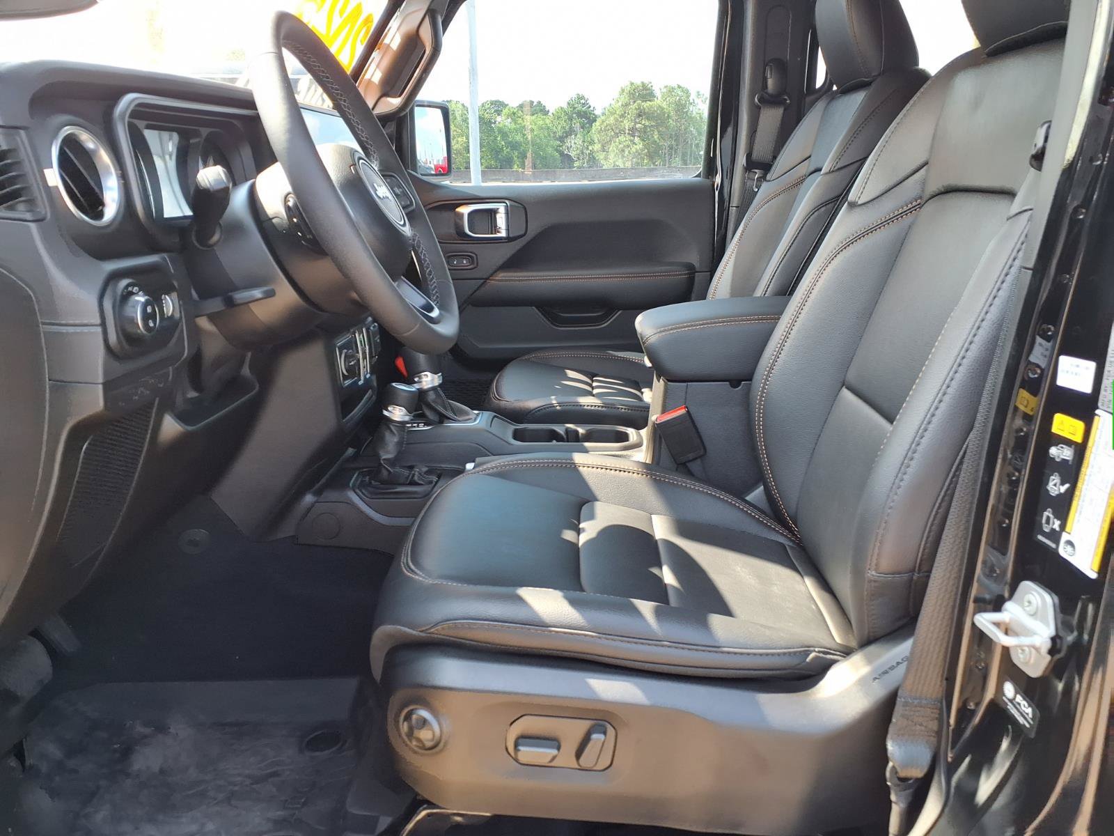 Used 2025 Jeep Gladiator Sport AWD/4WD image 25