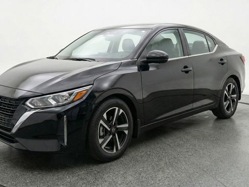 Used 2025 Nissan Sentra SV image 3
