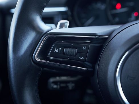 Used 2024 Porsche Macan image 40