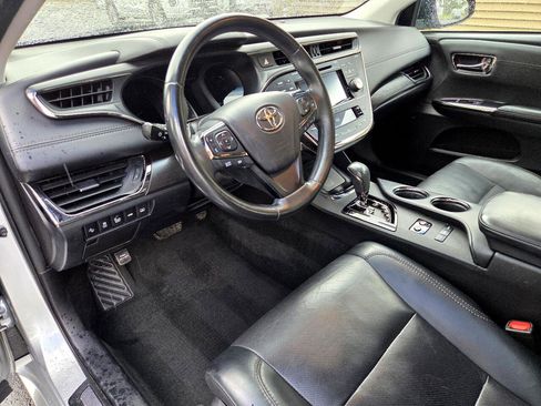 Used 2018 Toyota Avalon Limited image 12