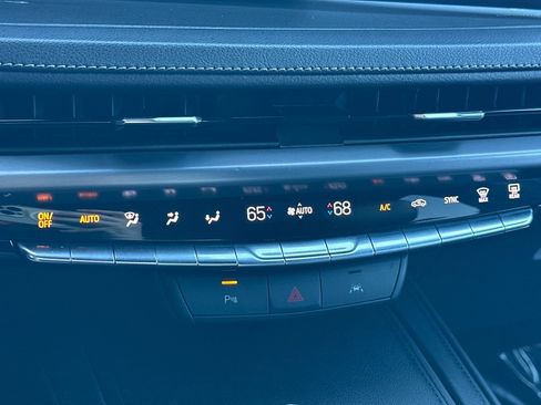 Used 2024 Cadillac XT4 Premium Luxury image 27