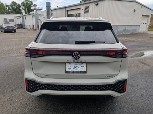 New 2026 Volkswagen Tiguan SEL R-Line AWD/4WD image 5