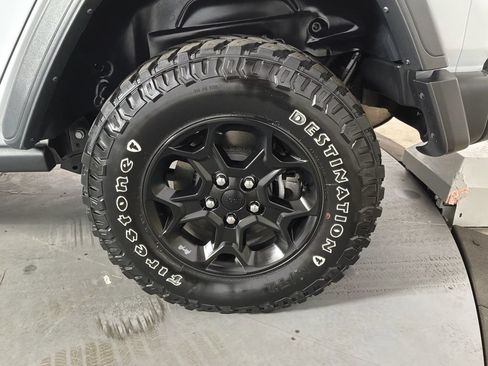 Used 2023 Jeep Wrangler Unlimited w/ Cold Weather Group AWD/4WD image 10
