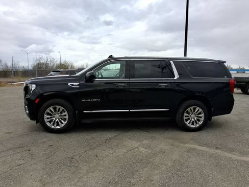 Used 2023 GMC Yukon XL SLT AWD/4WD image 5