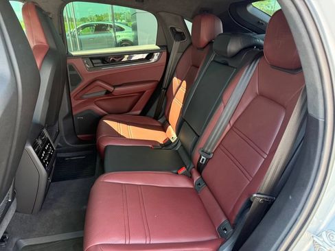 Used 2025 Porsche Cayenne GTS AWD/4WD image 9