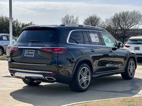 Used 2025 Mercedes-Benz GLS 450 4MATIC image 8