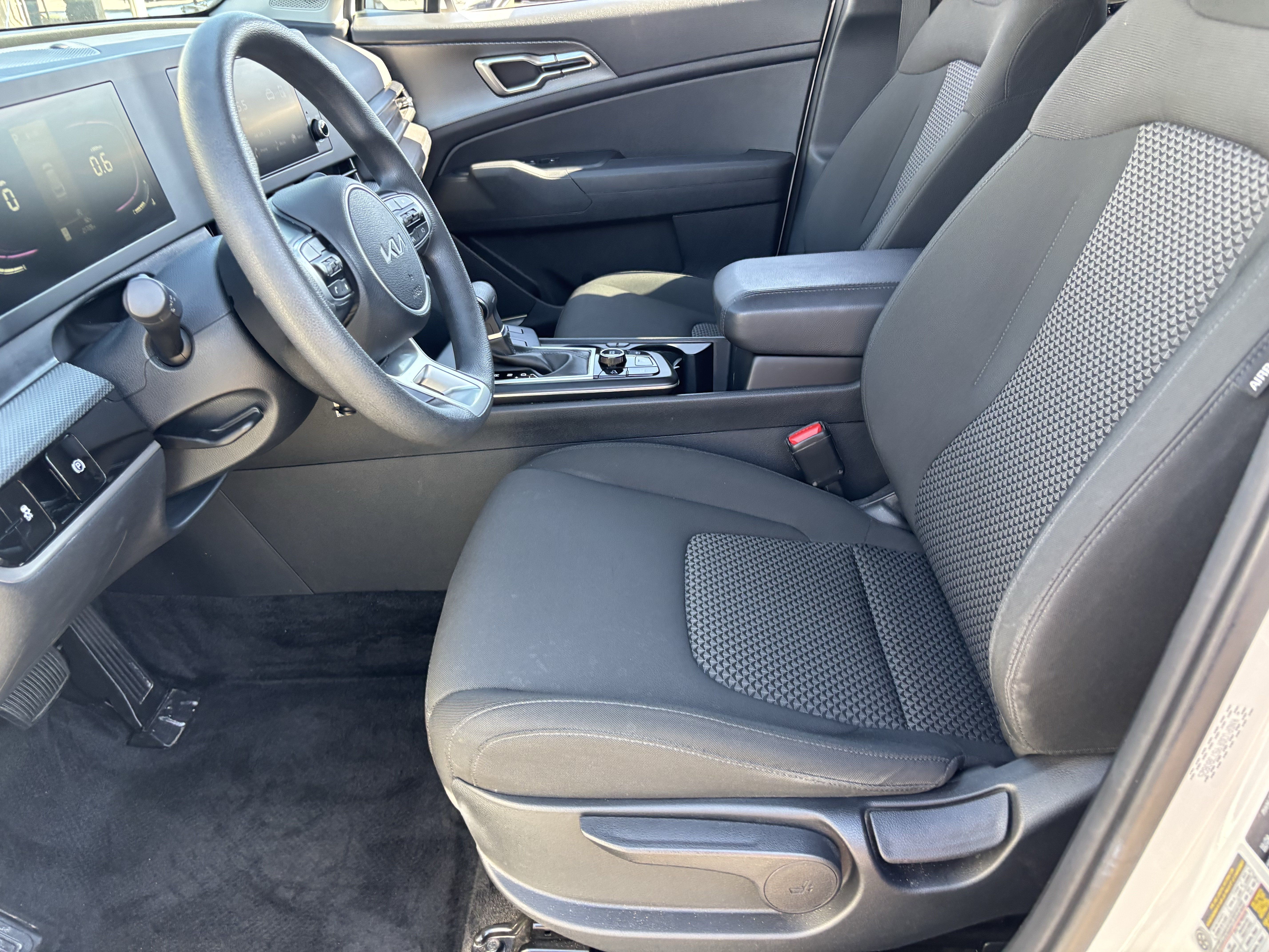 Certified 2025 Kia Sportage LX FWD image 17