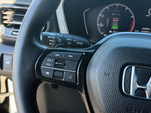 Used 2024 Honda Pilot TrailSport image 18