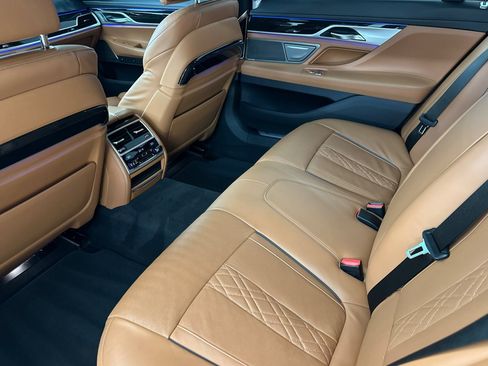 Used 2020 BMW 750i xDrive w/ Executive Package AWD/4WD image 27