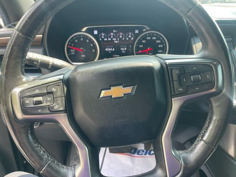 Used 2021 Chevrolet Suburban Premier AWD/4WD image 17