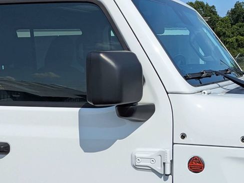 Used 2024 Jeep Gladiator Mojave AWD/4WD image 12