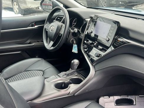 Used 2023 Toyota Camry SE image 11