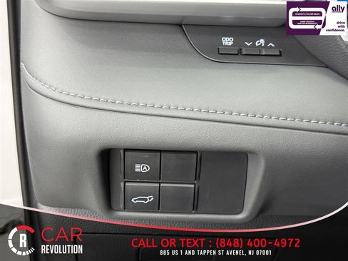 Used 2022 Toyota Highlander XLE image 28