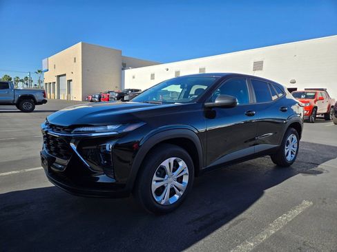 Used 2024 Chevrolet Trax LS w/ Driver Confidence Package image 1