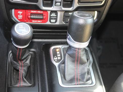 Used 2023 Jeep Wrangler Unlimited Rubicon w/ Cold Weather Group AWD/4WD image 18