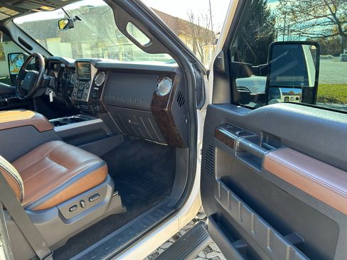 Used 2015 Ford F250 Platinum w/ Platinum Package image 15