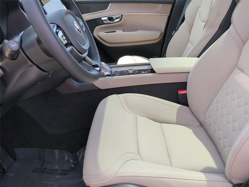 New 2026 Volvo XC90 B6 Plus w/ Protection Package Premier AWD/4WD image 16